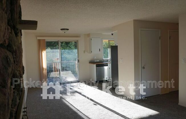 2221 NE LEXINGTON DR