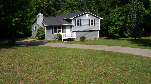 NEWNAN- 140 Mallard Dr 3 bedroom on large lot