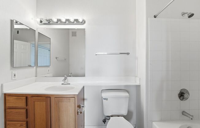 2 beds, 2 baths, $1,595, Unit UNIT 3100