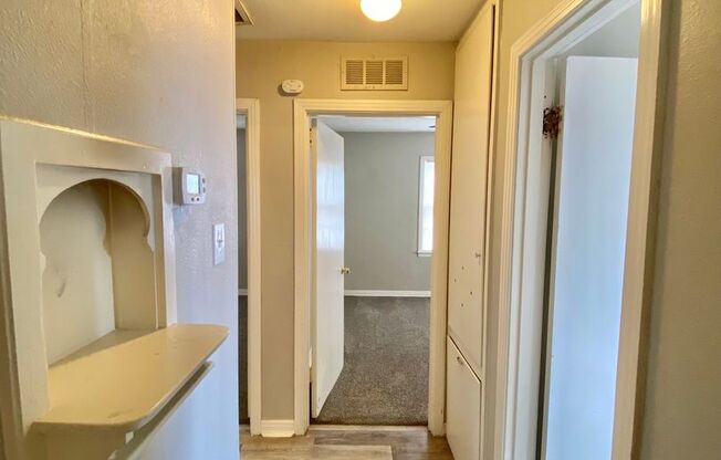 2 beds, 1 bath, $900