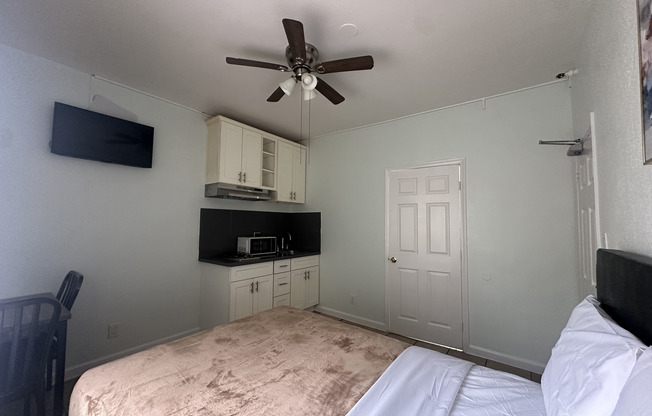 Studio, 1 bath, 132 sqft, $994.58, Unit 307