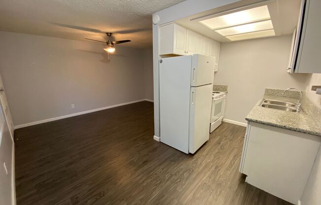 Two Bedroom Apartment Normal Heights with on-site Laundry and small dog friendly!