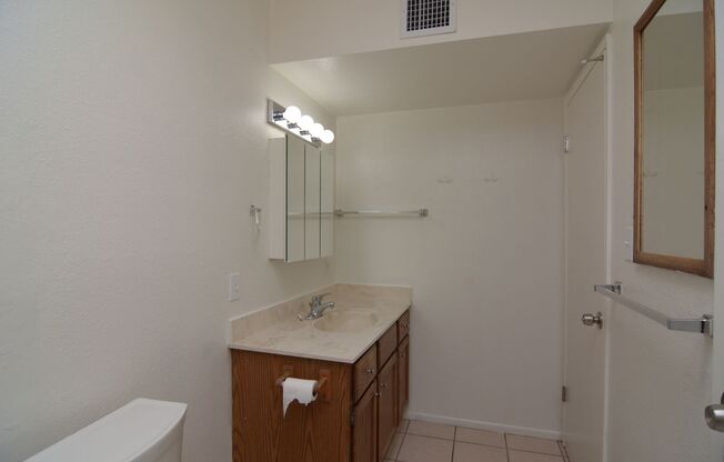 2 beds, 1 bath, $1,150