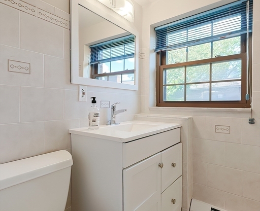2 beds, 2 baths, 1,030 sqft, $2,900, Unit 43B