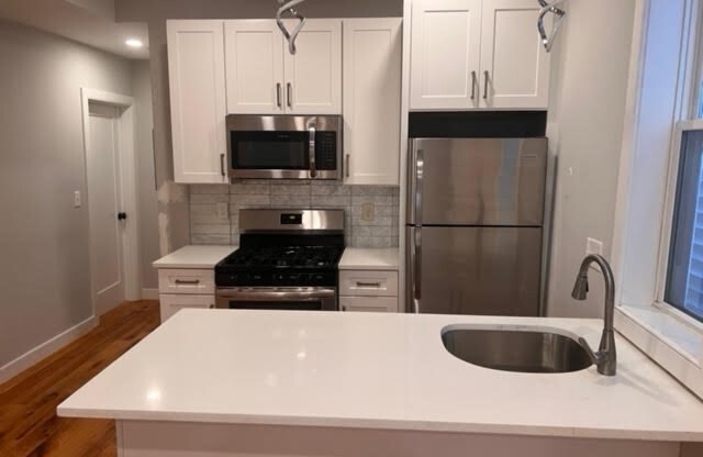 3 beds, 2 baths, 900 sqft, $3,300, Unit 2