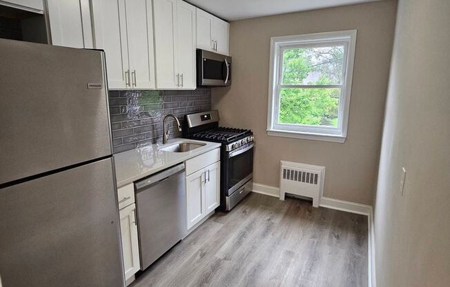 1 bed, 1 bath, 700 sqft, $2,150, Unit L-03