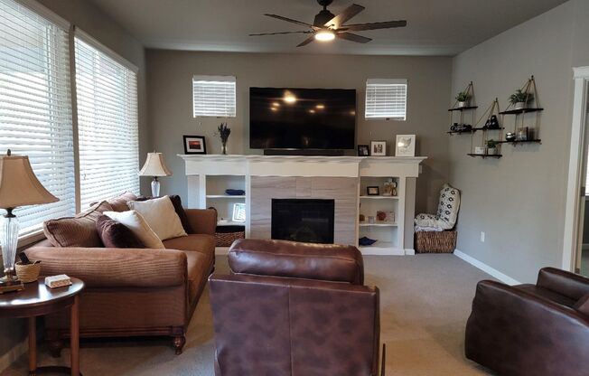 4 Bedroom Home in Freestone at Bayside!