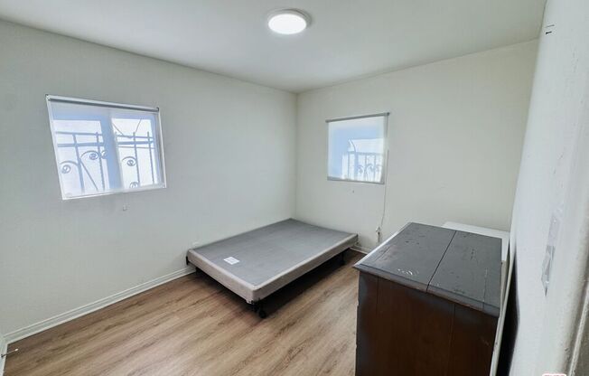 640 W 81 ST