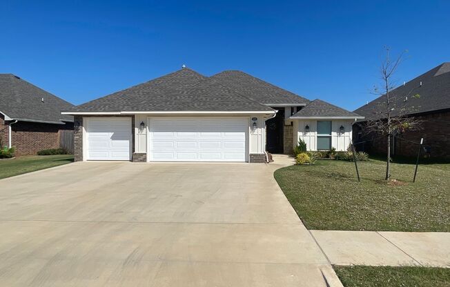 Beautiful 4 Bed, 3 Bath Home In St. James Park of Norman