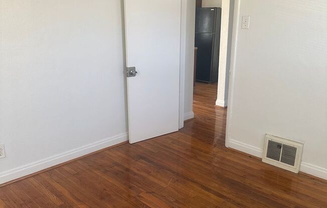 1 MONTH FREE WITH A 1 YEAR LEASE - 2 bed 1 bath Conveniently located in Overland