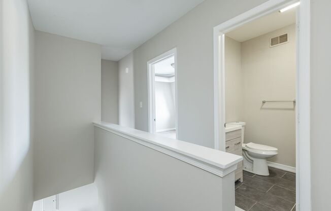 3 beds, 1 bath, 1,000 sqft, $1,995, Unit 1422-E