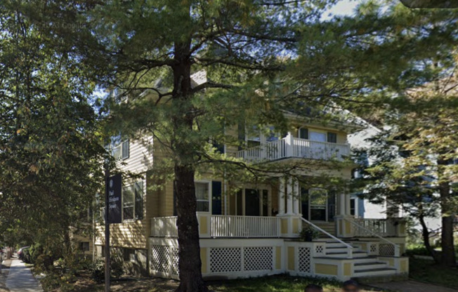 588 HURON AVE