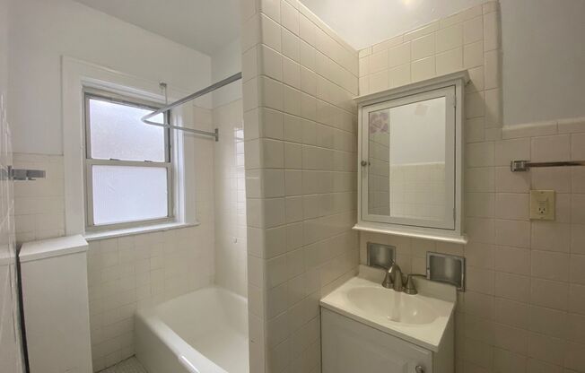 1 bed, 1 bath, $1,495, Unit B1