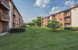 Lush green grass and exterior view  at Rose Hill Apartments, Alexandria, VA