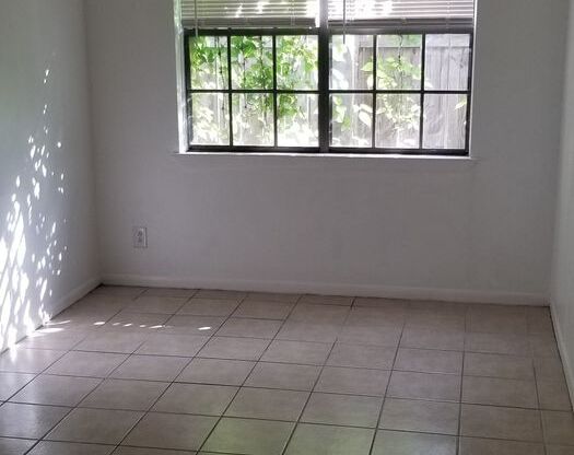 2 beds, 1 bath, 1,054 sqft, $850, Unit 4