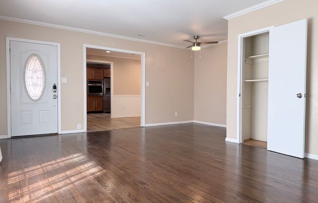 Charming 3BR / 2BA house in Altadena, located on a spacious corner lot in West Altadena.