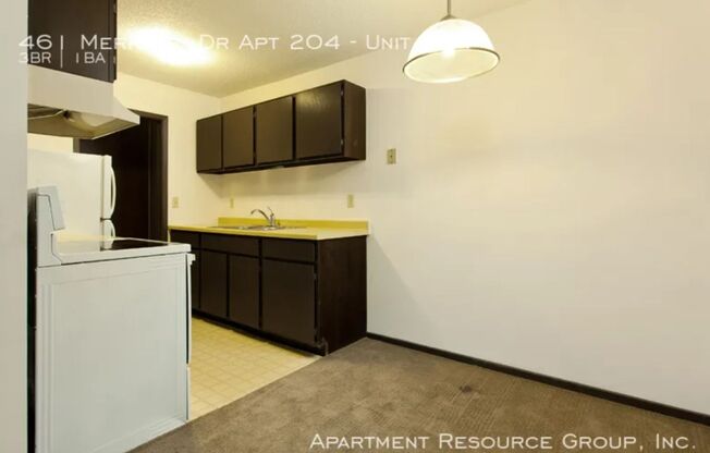 2 beds, 1 bath, 900 sqft, $995, Unit 106