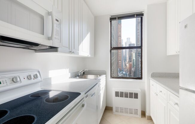 1 bed, 1 bath, 656 sqft, $4,350, Unit J03