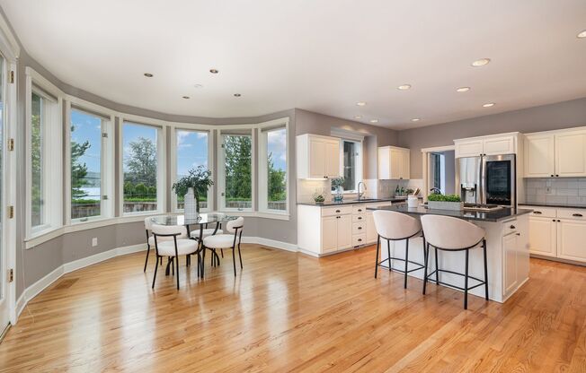 Beautiful Bellevue home with a View!