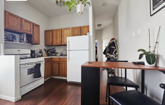 2 beds, 1 bath, $3,300, Unit 20