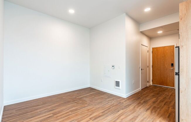 1 bed, 1 bath, 357 sqft, $1,550, Unit 712