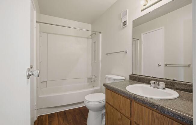 2 beds, 1 bath, 819 sqft, $1,200