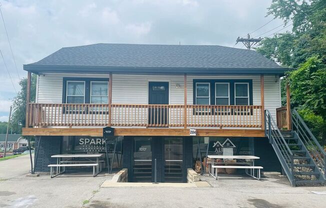 204 E GUDGELL AVE