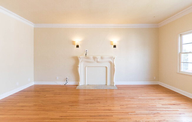 1056 S GENESEE AVE