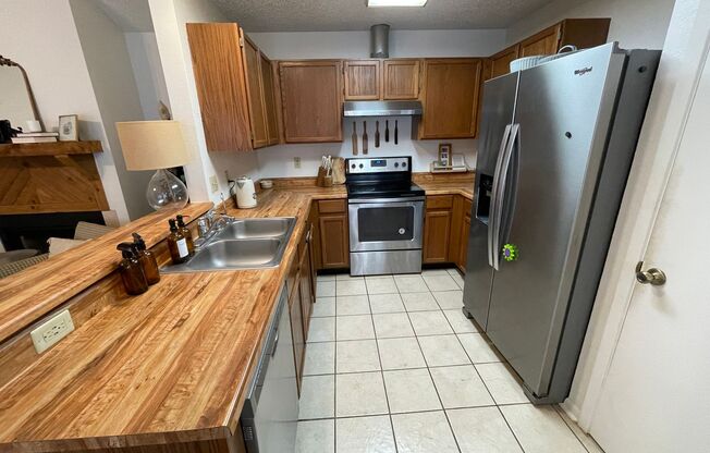 Well Maintained Duplex in Great Location!