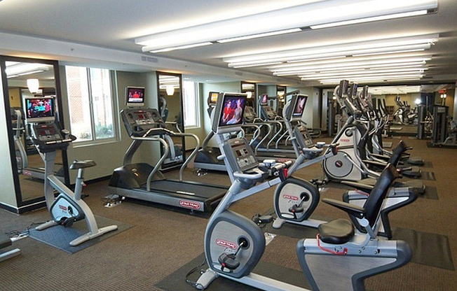 Fitness on your schedule. Our expansive gym is open 5:00 AM – 12:00 AM and is fully equipped with cardio machines, weight stations, and dumbbells.
