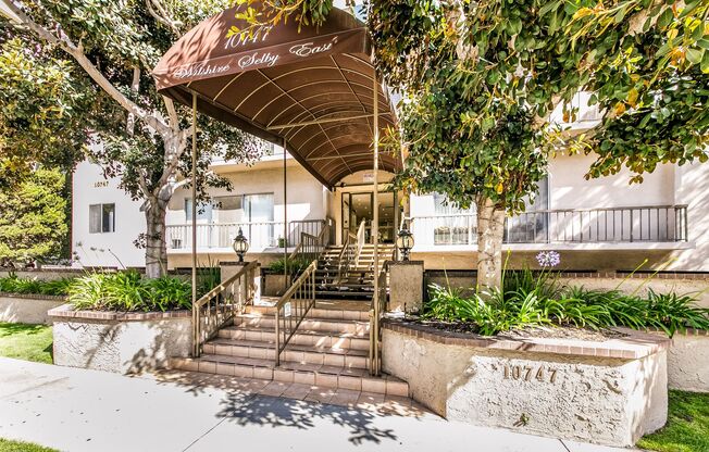 1 bed, 2 baths, $2,695