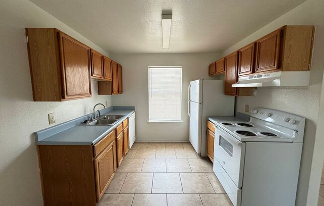 2 beds, 1 bath, 795 sqft, $725