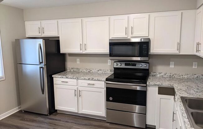 2 beds, 1 bath, $1,100, Unit 3