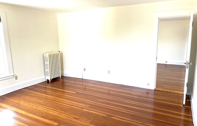 2 beds, 1 bath, 1,100 sqft, $2,400, Unit 5