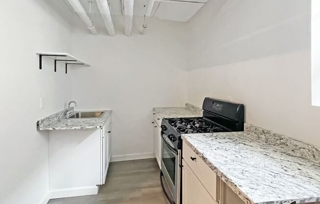 Studio, 1 bath, 345 sqft, $895, Unit 15