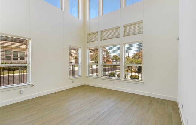 301 JEFFREY DAVID LN W
