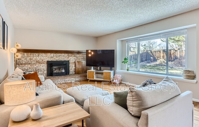 10103 W GEDDES CIR