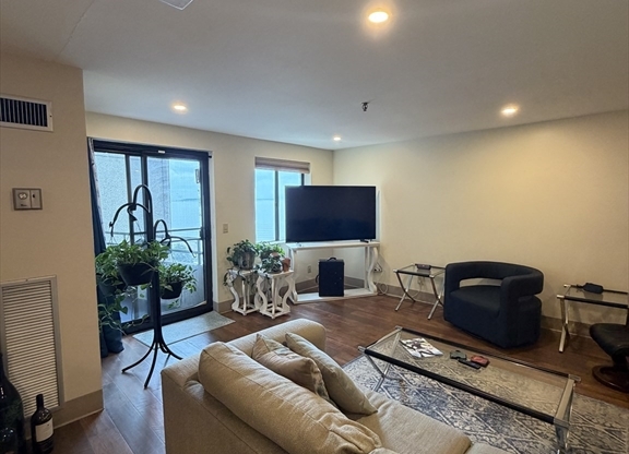 376 Ocean Ave #1005