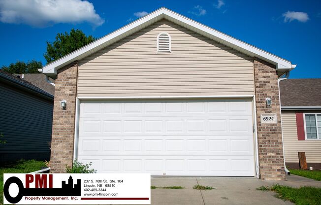 3 Bedroom and 3 Bathroom Duplex. Available to Rent July 15th