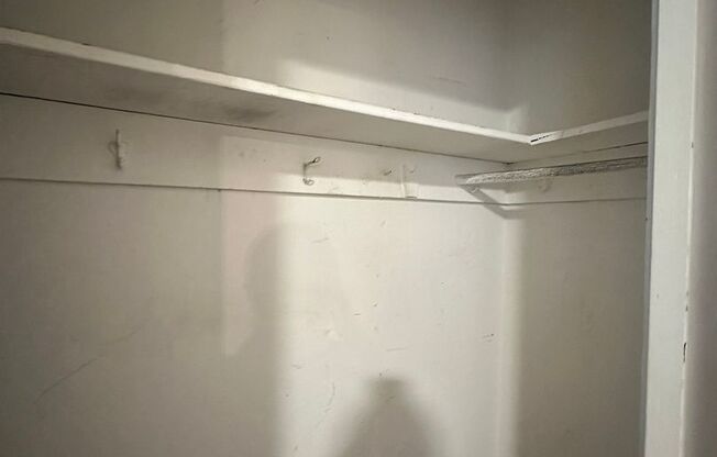 1 bed, 1 bath, 708 sqft, $1,330, Unit King Edward Annex 18