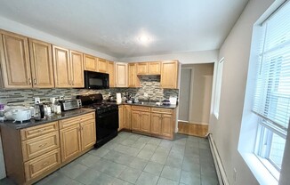 4 beds, 1 bath, $4,000, Unit 1