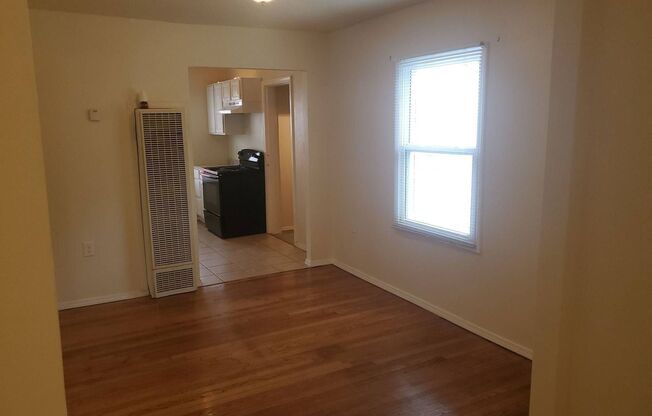 2 beds, 1.5 baths, $925