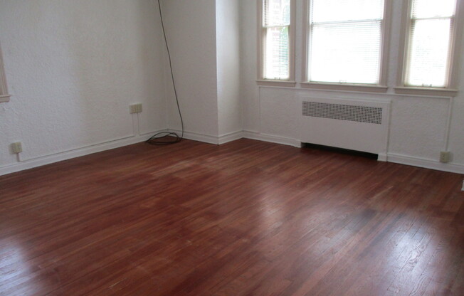 1 bed, 1 bath, $700, Unit 409