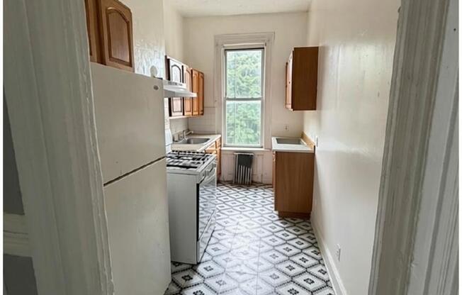 3 beds, 1 bath, 3,240 sqft, $3,500