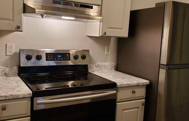 Cute 2 Bedroom 1 bath apartment in the heart of Silverdae