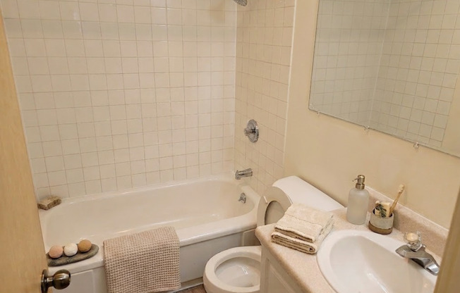 2 beds, 1 bath, 859 sqft, $2,795, Unit C-302