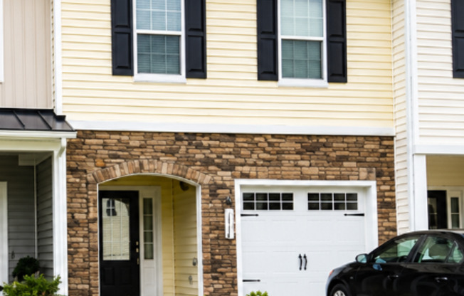 Beautiful Providence Place Townhome Near RTP & RDU – Pool Community!