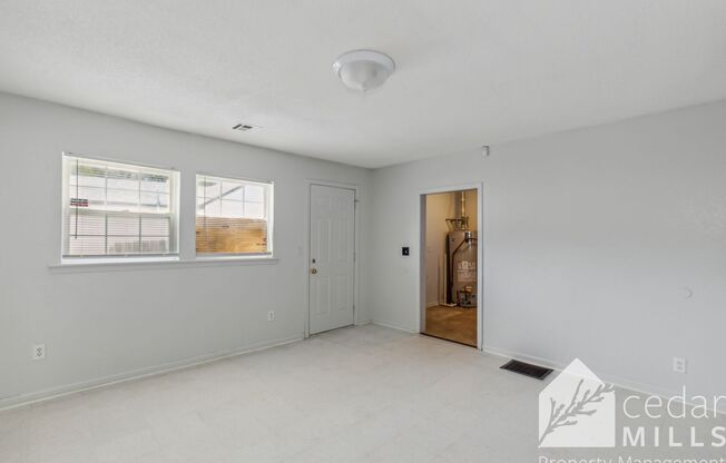 3 beds, 1 bath, $1,100