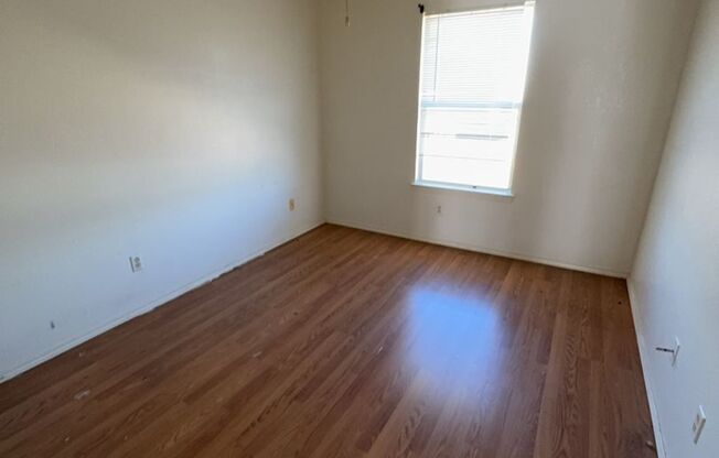 2 beds, 1 bath, 783 sqft, $795, Unit D