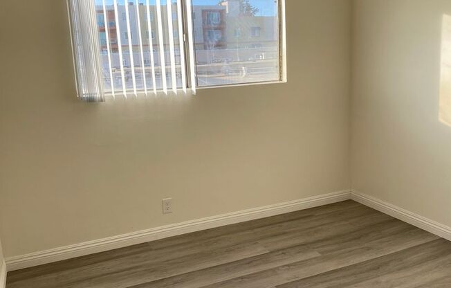 2 beds, 1 bath, $1,995, Unit 27